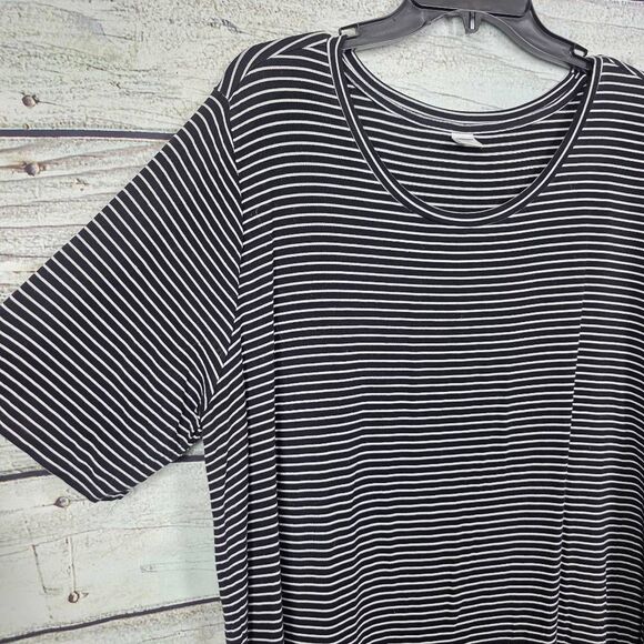 Old Navy 2X Luxe Black White Striped Tee Plus - Picture 2 of 6